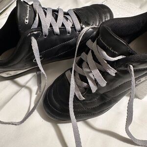 Girls  Soccer shoes Champion size 4